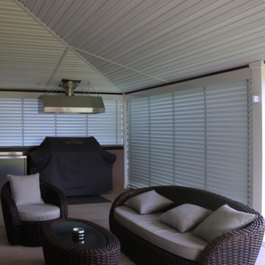 Алюминиевые жалюзи на веранду