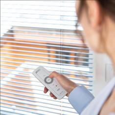 Алюминиевые жалюзи с электроприводом цена. Купить в «Мастерская Жалюзи»