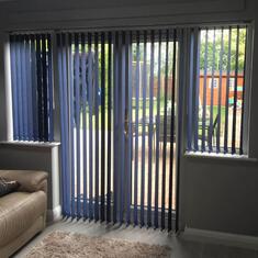 Вертикальные жалюзи на балконную дверь цена. Купить в «Мастерская Жалюзи»